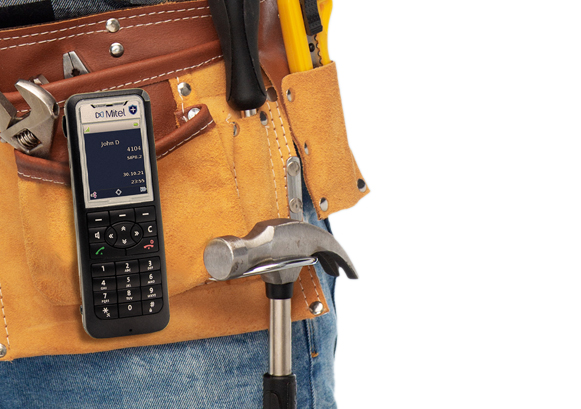 Une ceinture de travaux avec un telephone accroche