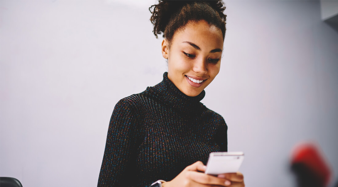 photo-young-female-on-phone